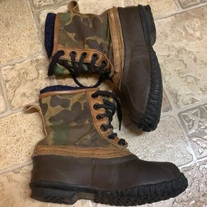 Sorel Canada camo boots